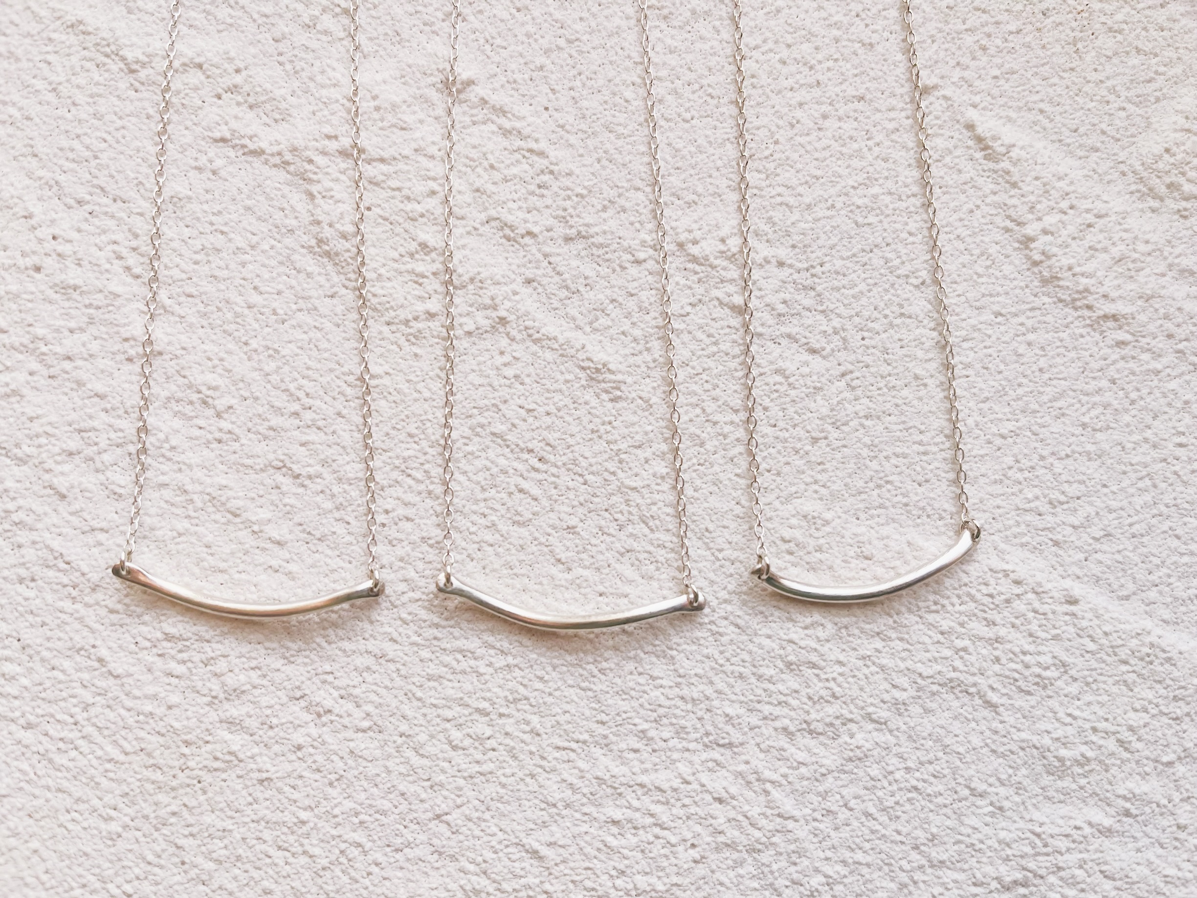 変形うねりバーネックレス